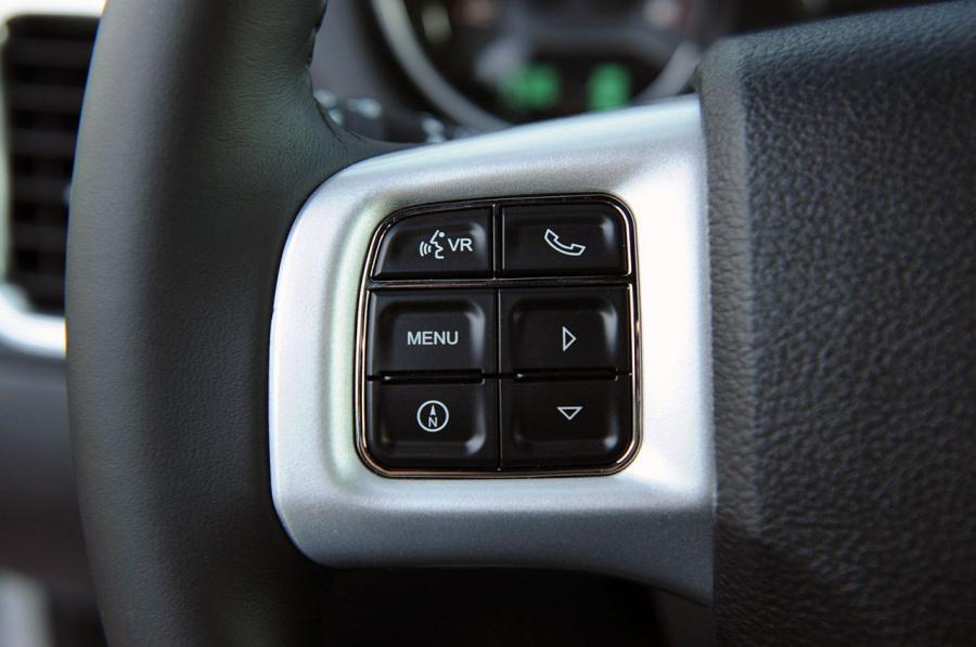  Dodge Avenger 2011 года  (фото 23 из 61)